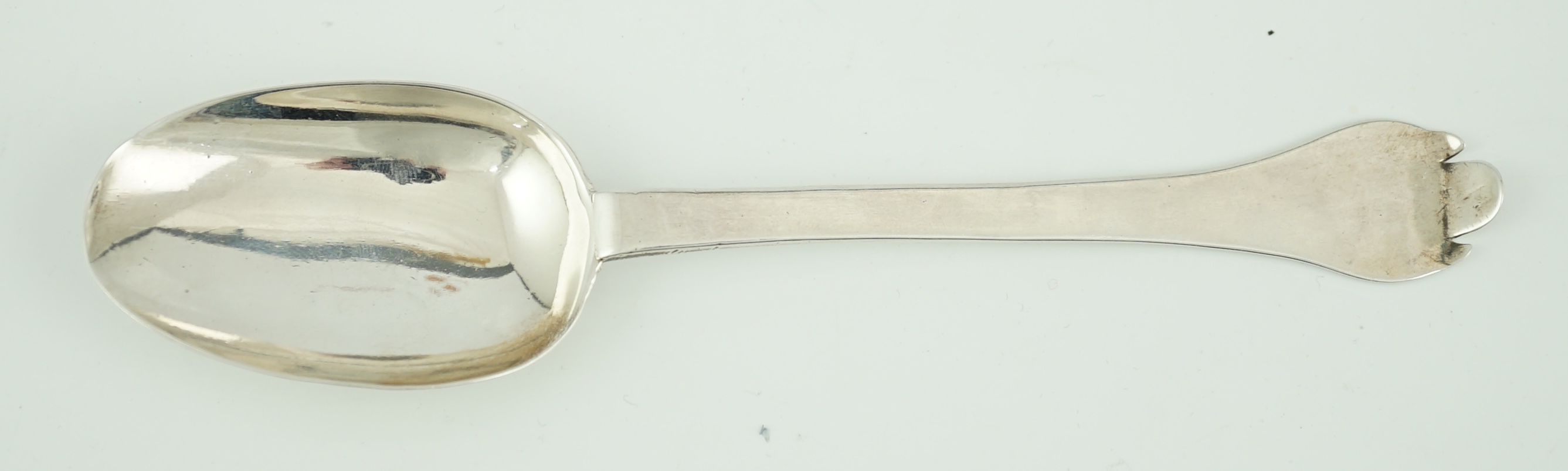 A William III Scottish silver trefid spoon, with rat tail bowl, maker James Penman, assay master John Borthwick, Edinburgh, 1694